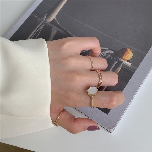 **KHADIJA* 5-Pc Gold Minimalist Fashion Ring Set - Picture 3 of 7